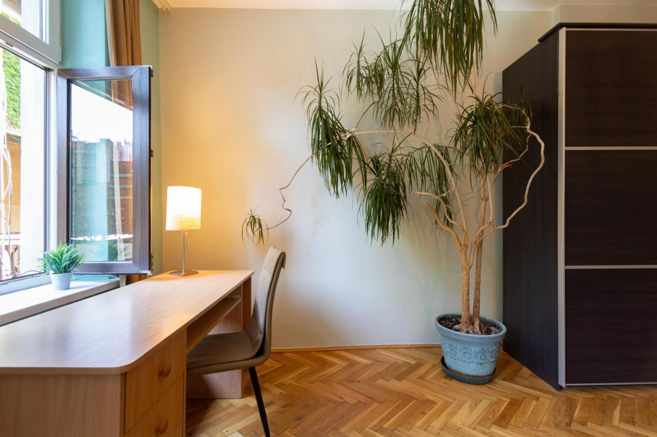 Spacious, Central & Artistic W/Brand New Bathroom! Cracovia Esterno foto