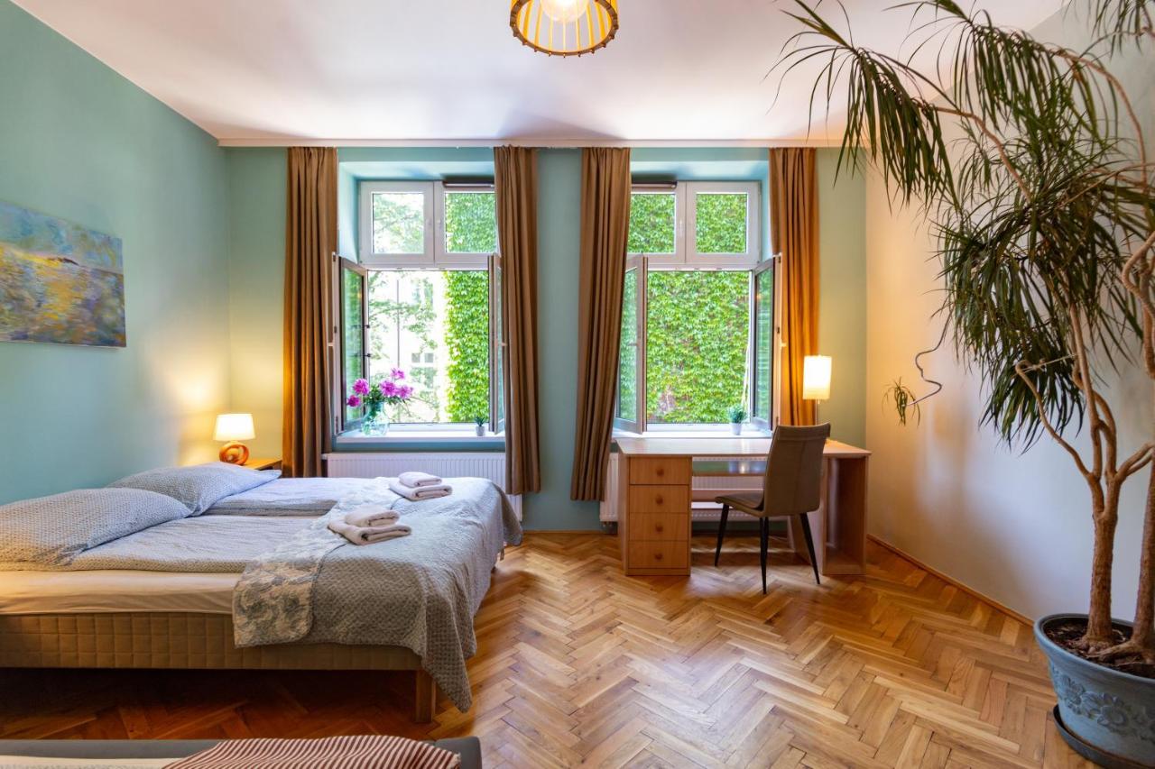 Spacious, Central & Artistic W/Brand New Bathroom! Cracovia Esterno foto