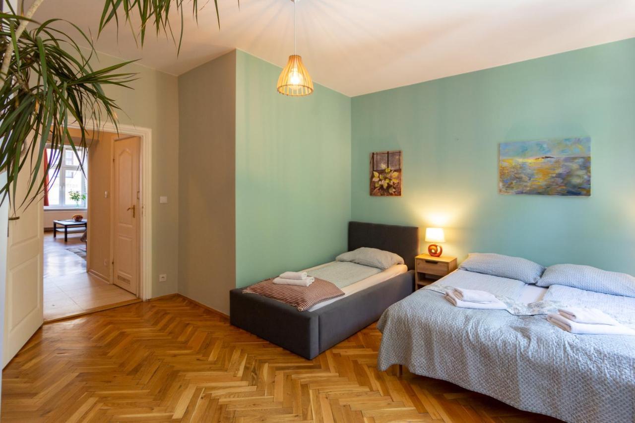 Spacious, Central & Artistic W/Brand New Bathroom! Cracovia Esterno foto