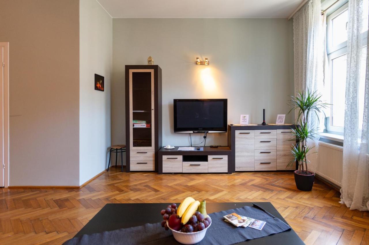 Spacious, Central & Artistic W/Brand New Bathroom! Cracovia Esterno foto