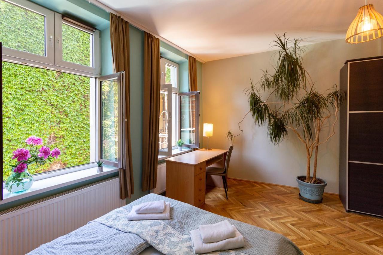 Spacious, Central & Artistic W/Brand New Bathroom! Cracovia Esterno foto