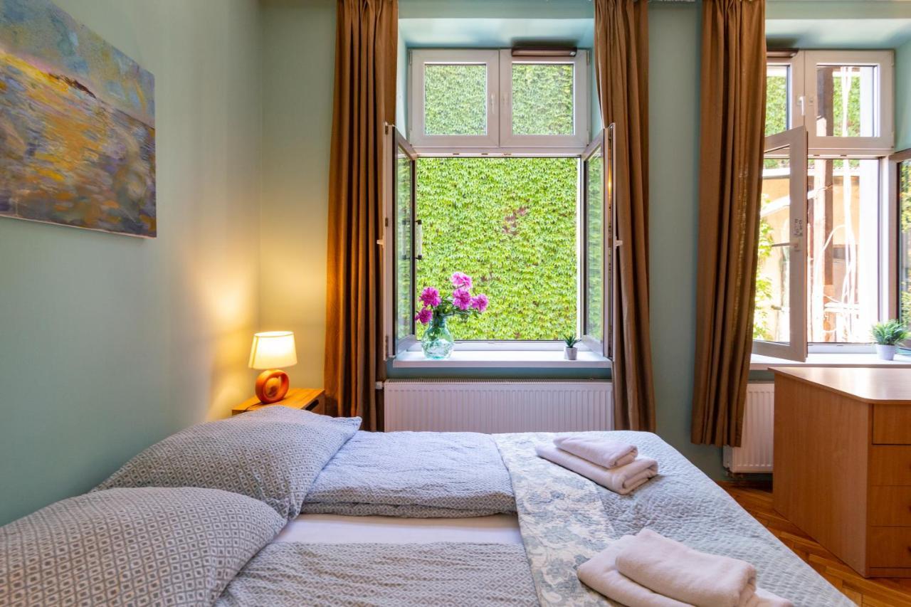 Spacious, Central & Artistic W/Brand New Bathroom! Cracovia Esterno foto