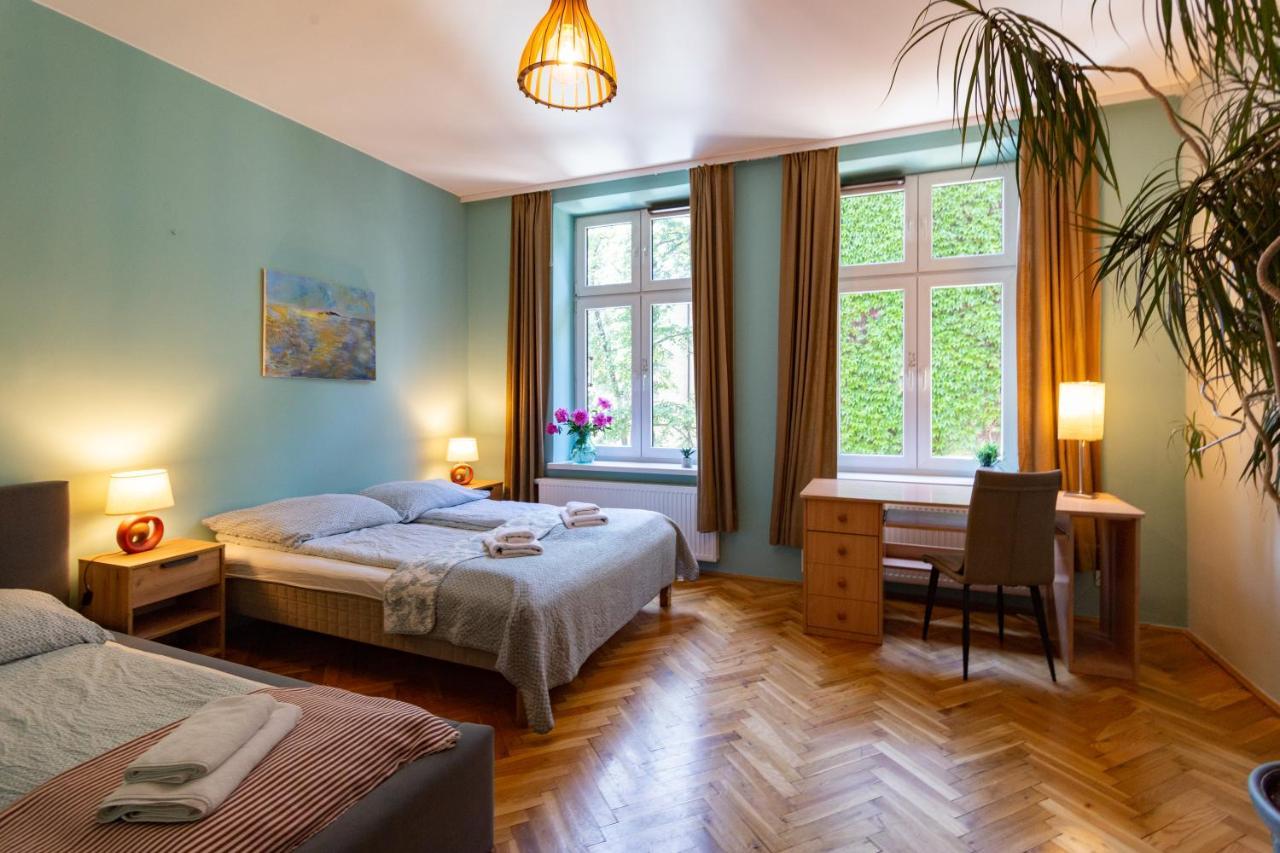 Spacious, Central & Artistic W/Brand New Bathroom! Cracovia Esterno foto